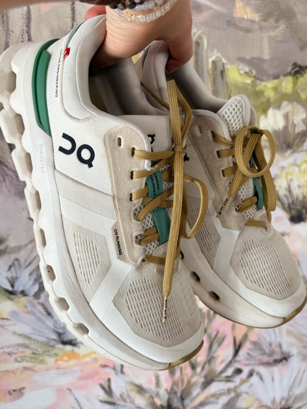 Women’s OnCloud Cloudrunner2 Size 9